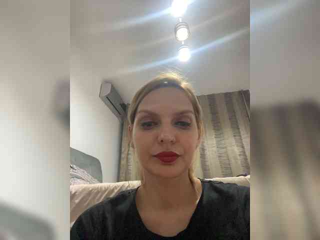 AmelieX69 webcam