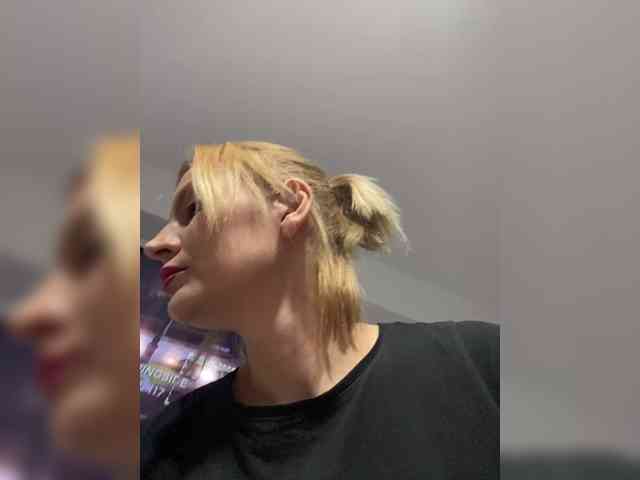 AmelieX69 webcam