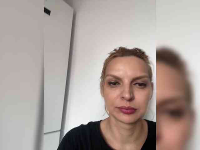 AmelieX69 webcam