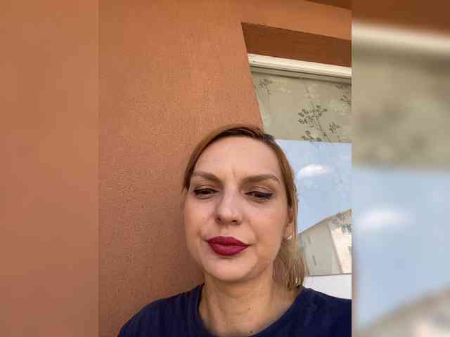 AmelieX69 webcam