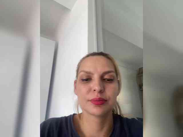 AmelieX69 webcam