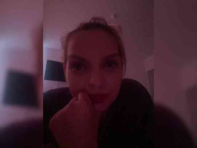 AmelieX69 webcam
