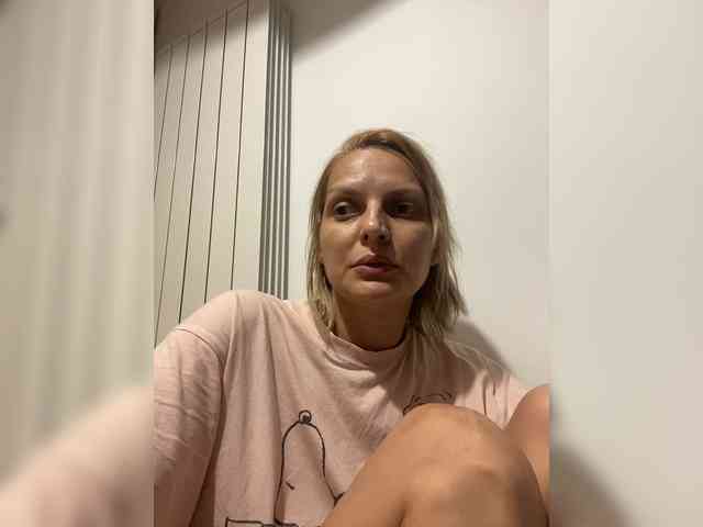 AmelieX69 webcam