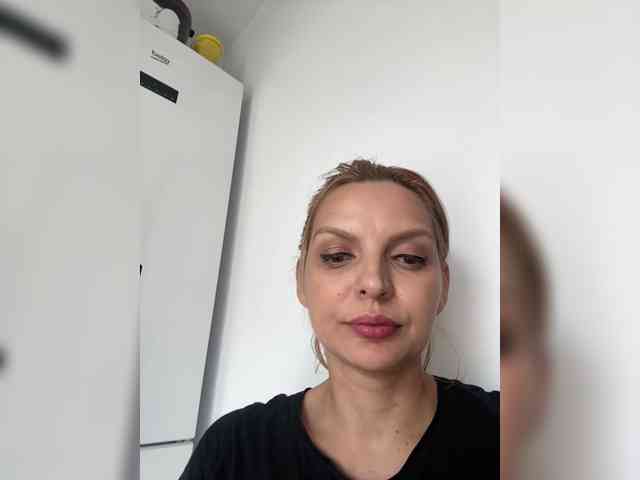 AmelieX69 webcam