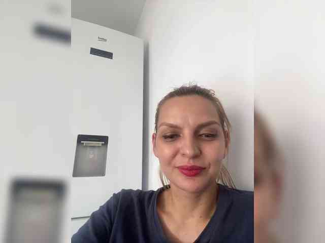 AmelieX69 webcam