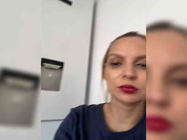 AmelieX69 webcam