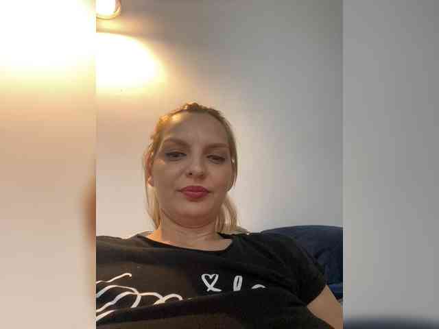 AmelieX69 webcam