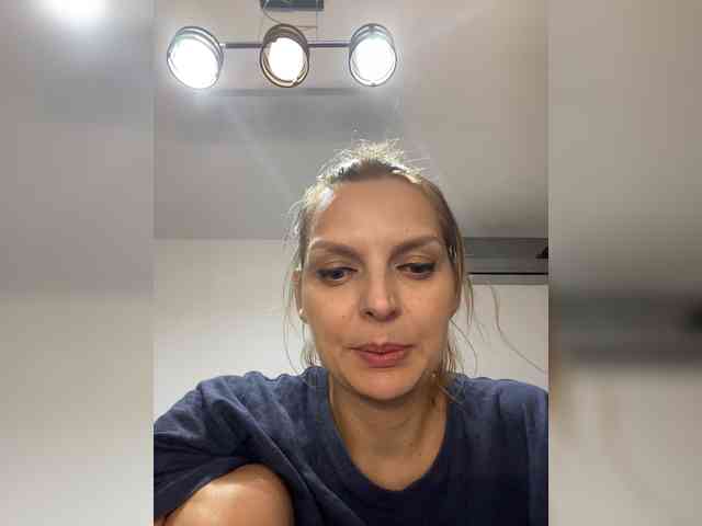 AmelieX69 webcam