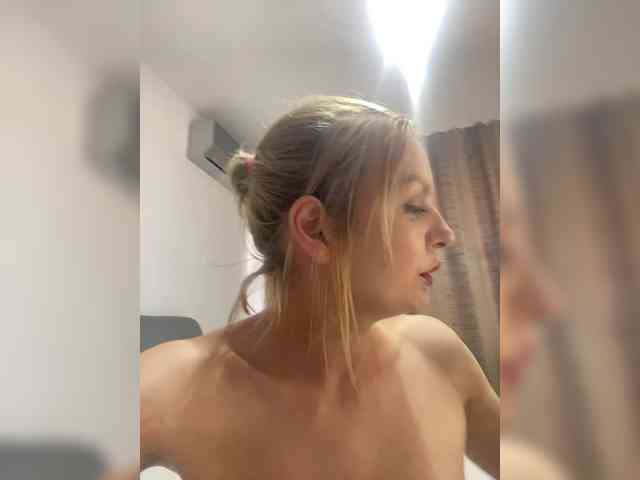 AmelieX69 webcam