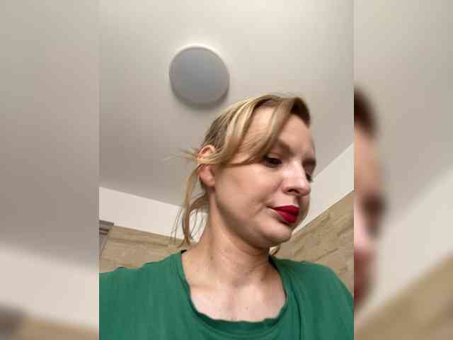 AmelieX69 webcam