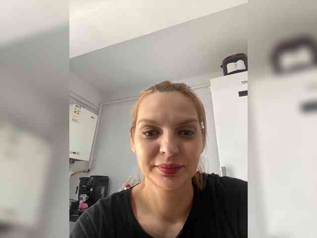 AmelieX69 webcam
