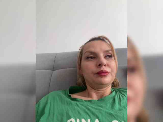 AmelieX69 webcam