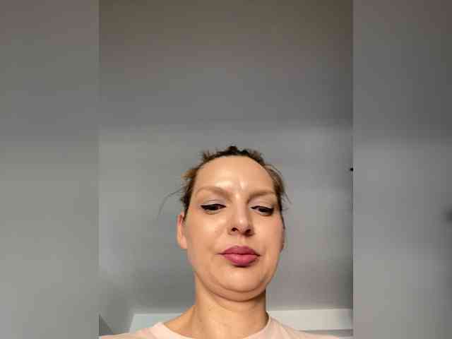 AmelieX69 webcam