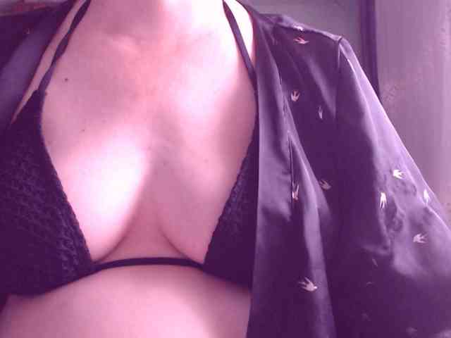 SweetBrunete webcam