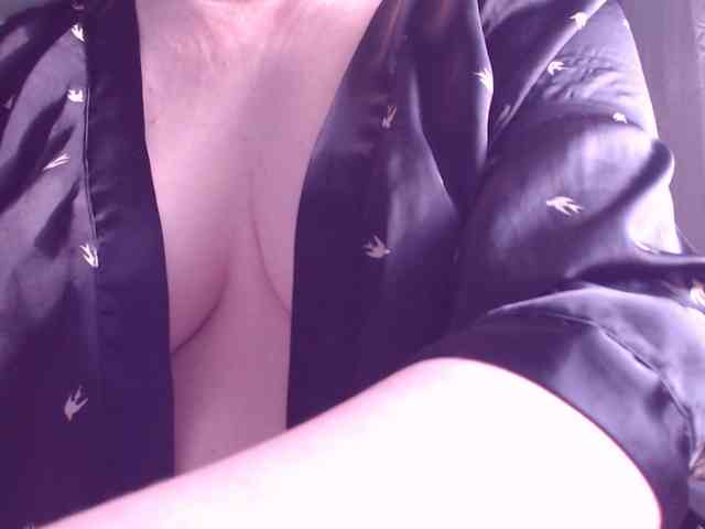 SweetBrunete webcam