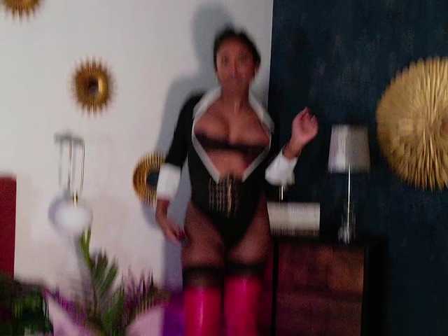 shaniaBlack