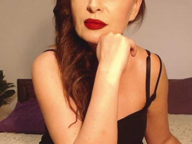 Ellaine, 36 y/o - Live Cam on BongaCams