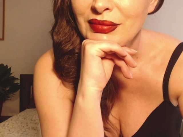 ellaine live cam on BongaCams