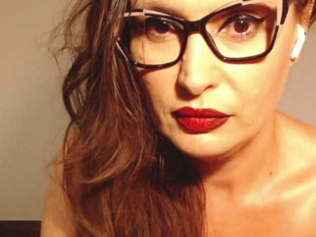 ellaine Live Cam on BongaCams