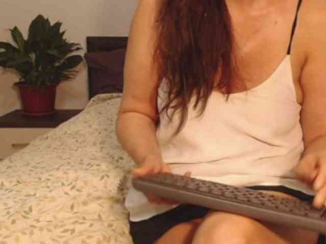 ellaine Live Webcam on BongaCams