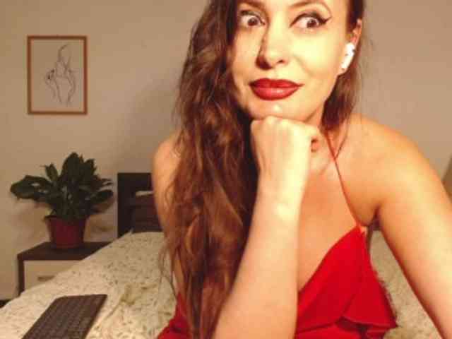 ellaine Live Webcam on BongaCams