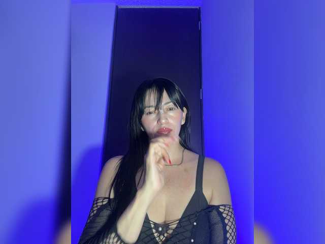 ValerySweet11 live cam