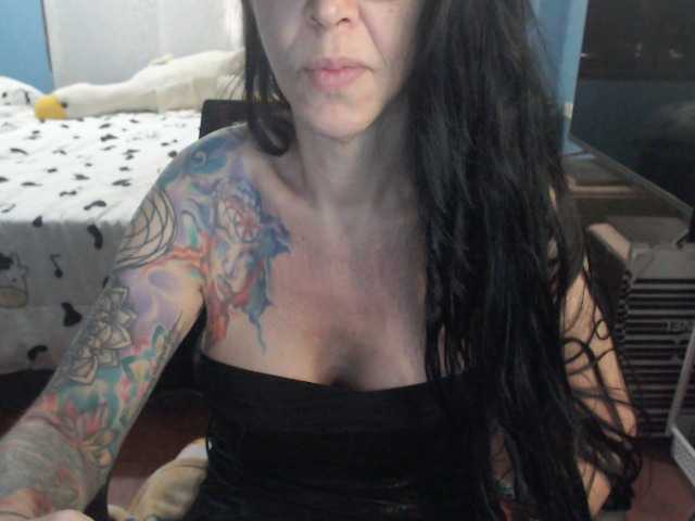 le modèle VenusX1 est en webcam porno dans un show sur le site bongacams, il possède les tags suivants: White/Caucasian,Brunette,Hairy