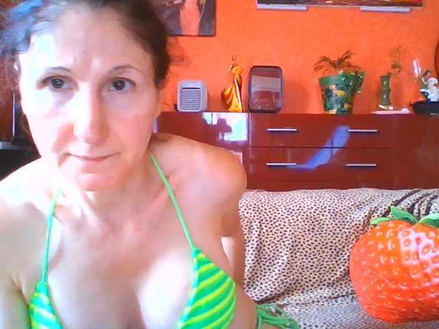 angelique4 live cam on BongaCams
