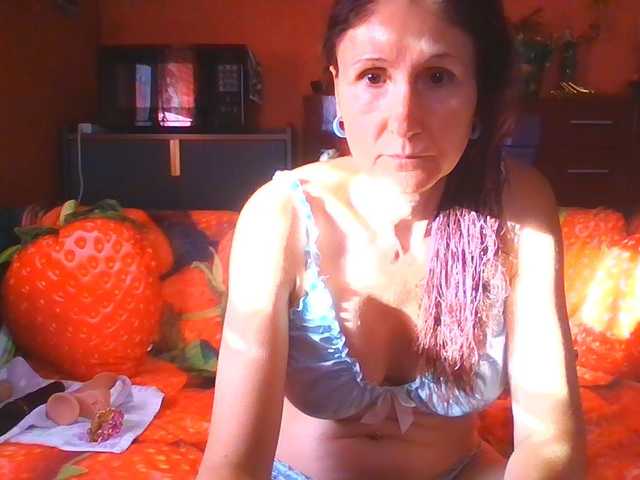 angelique4 live cam on BongaCams
