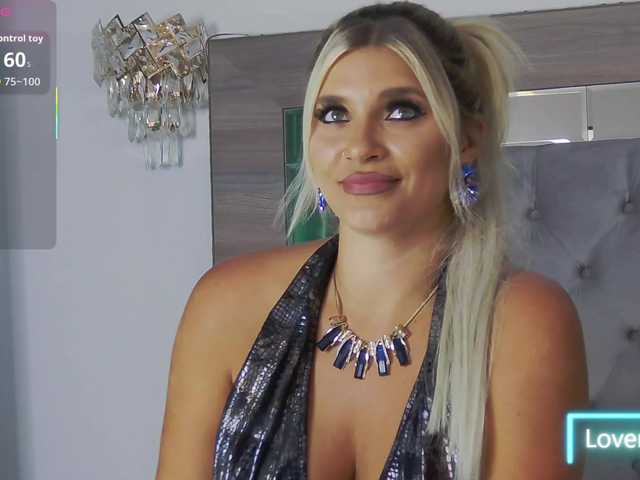 lorehottie live cam on BongaCams