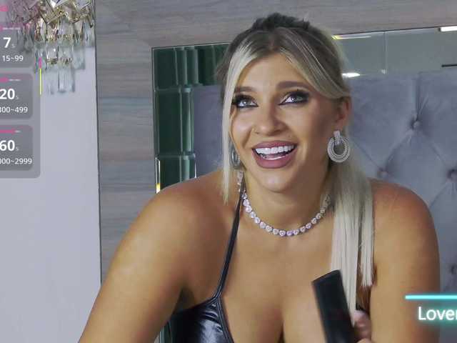 lorehottie live cam on BongaCams