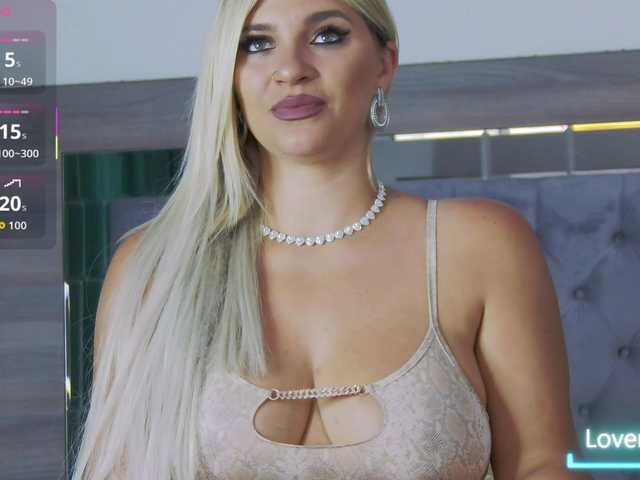 lorehottie live cam on BongaCams