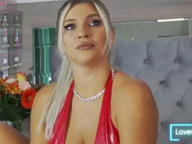 lorehottie live cam on BongaCams