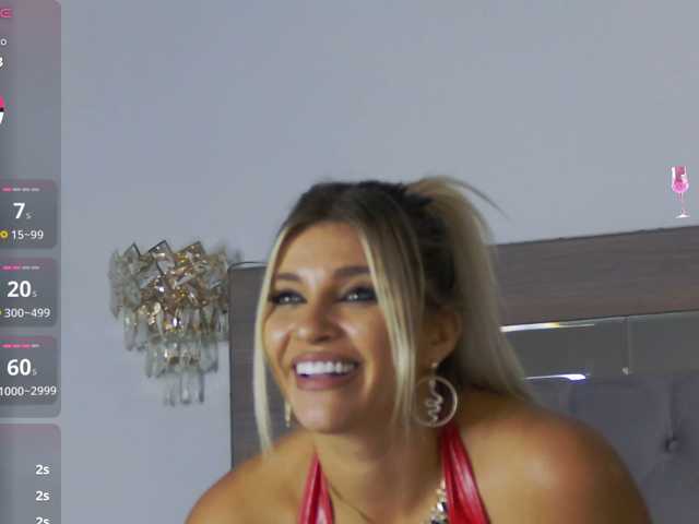 LoreHottie live cam preview