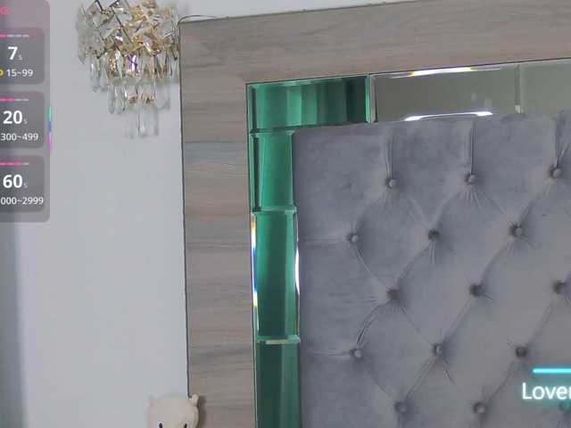 lorehottie live cam on BongaCams
