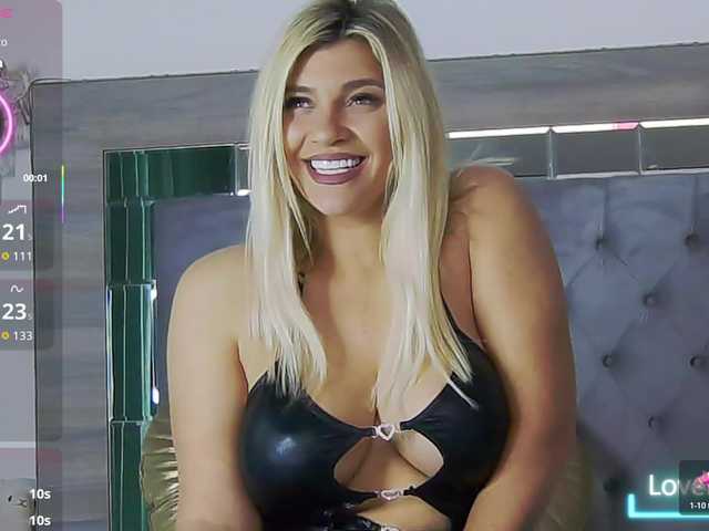 lorehottie's BongaCams show and profile