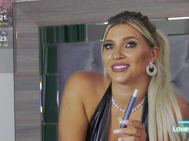 lorehottie live cam on BongaCams
