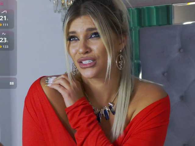 LoreHottie live cam preview
