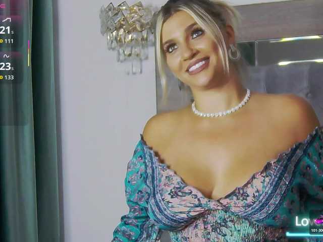 lorehottie live cam on BongaCams