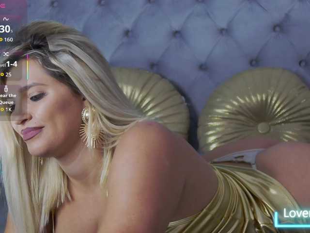 lorehottie live cam on BongaCams