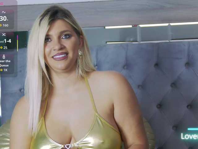 lorehottie live cam on BongaCams