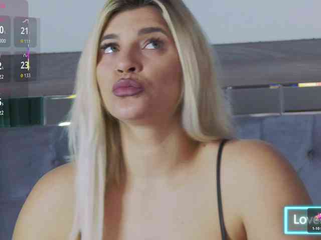 LoreHottie webcam
