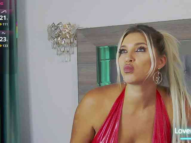 LoreHottie webcam