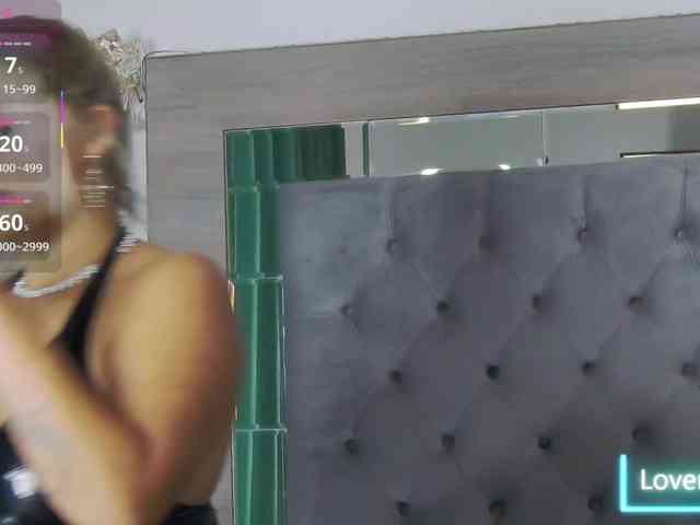 LoreHottie webcam