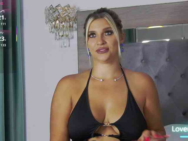 LoreHottie webcam