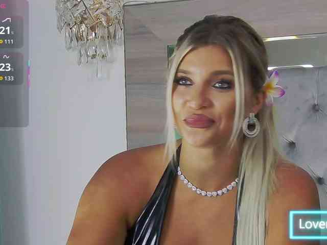 LoreHottie webcam