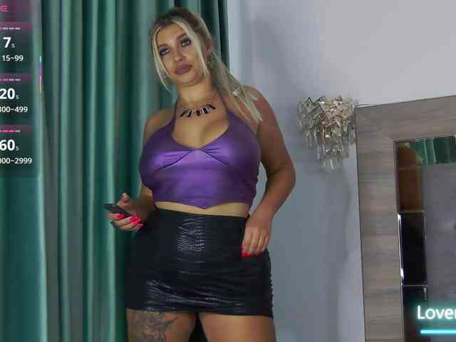 LoreHottie webcam