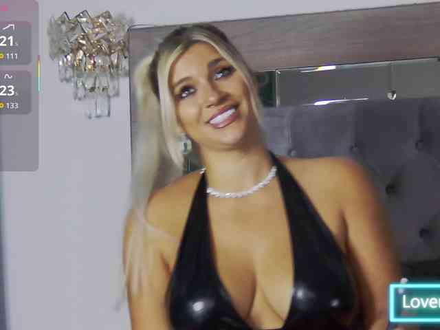 LoreHottie webcam
