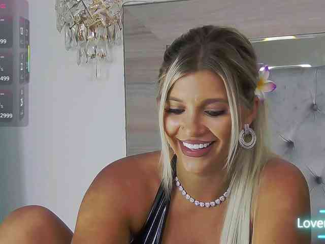 LoreHottie webcam