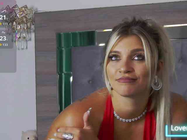 LoreHottie webcam
